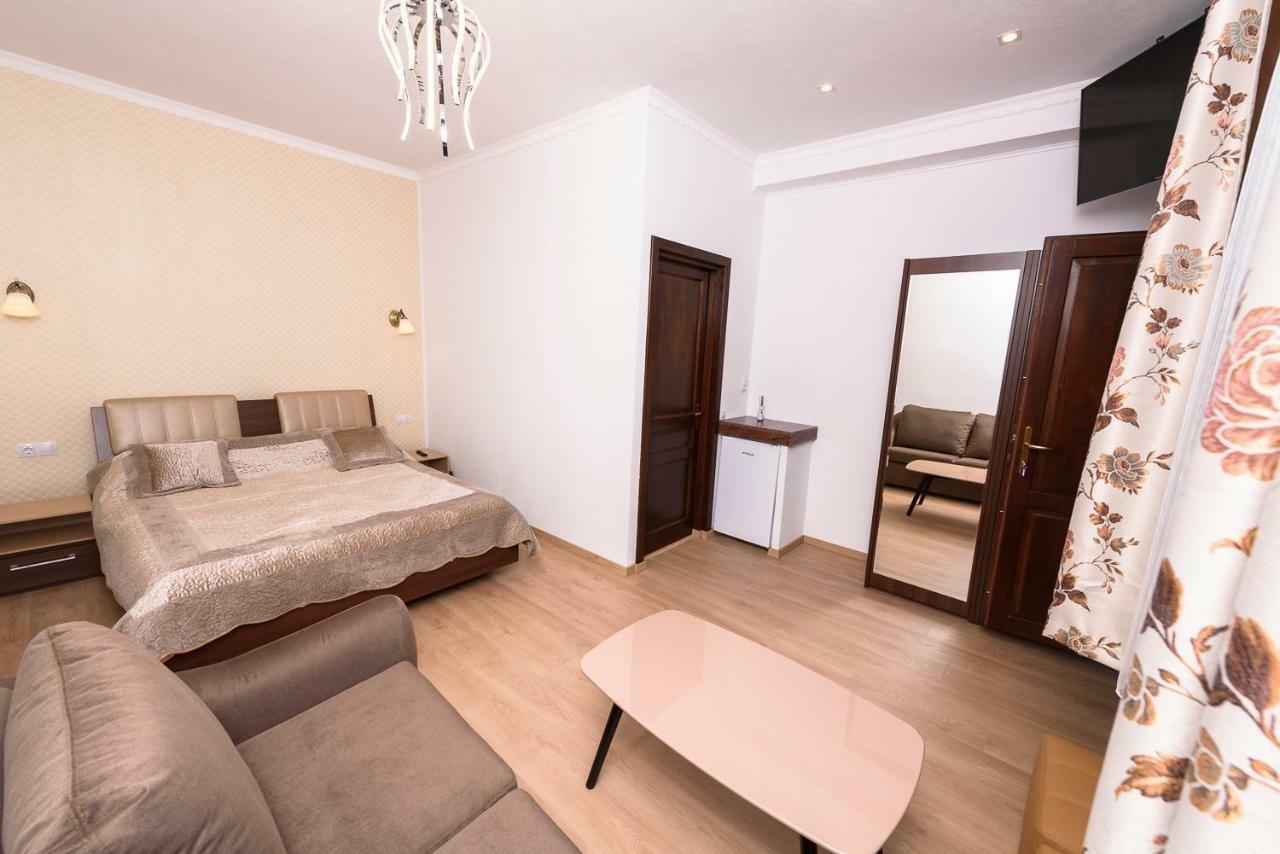 Hôtel Casa Evelyn à Orşova Extérieur photo