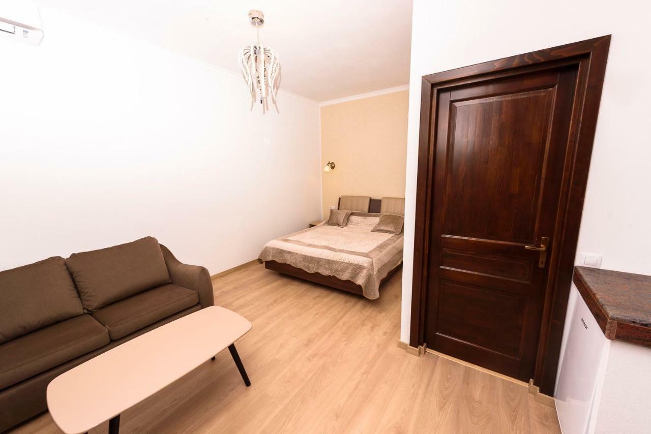 Hôtel Casa Evelyn à Orşova Extérieur photo